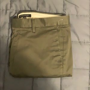 Banana Republic Men’s Fulton Chino 34x30 Olive